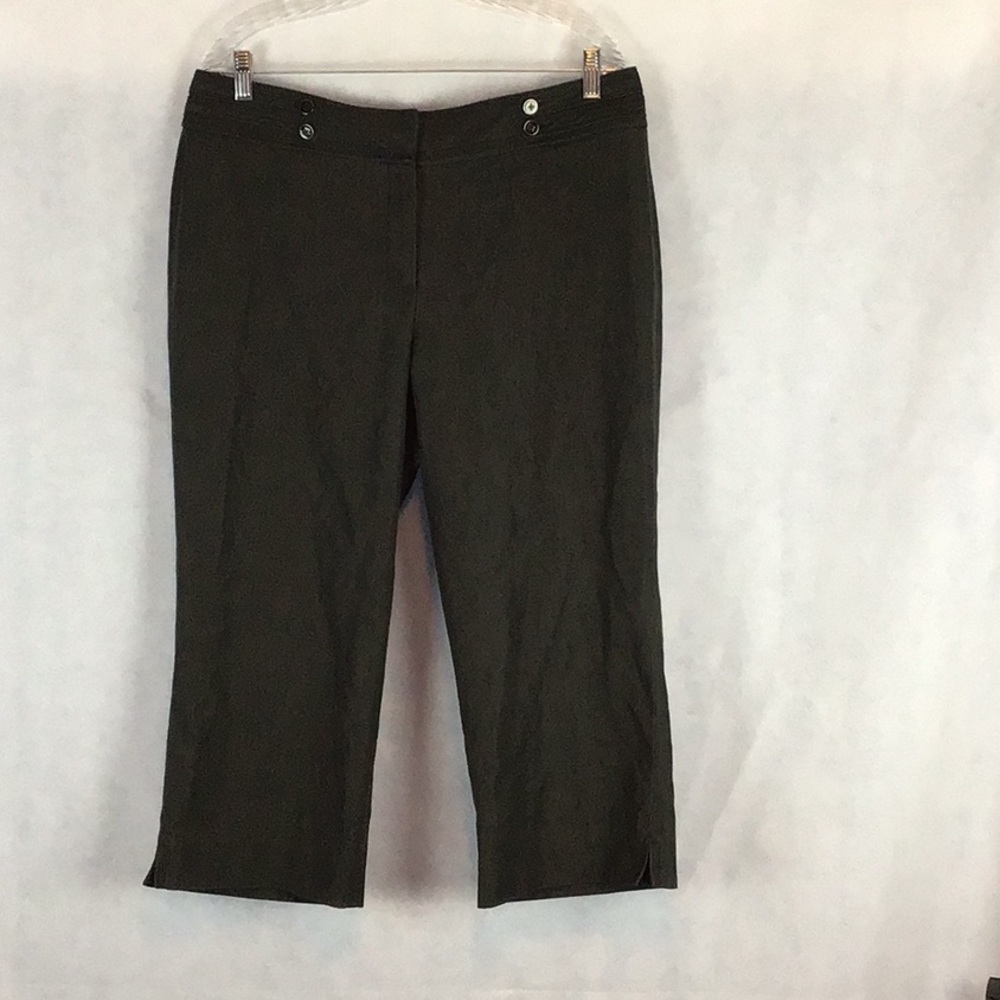 Dressbarn Capris🛍